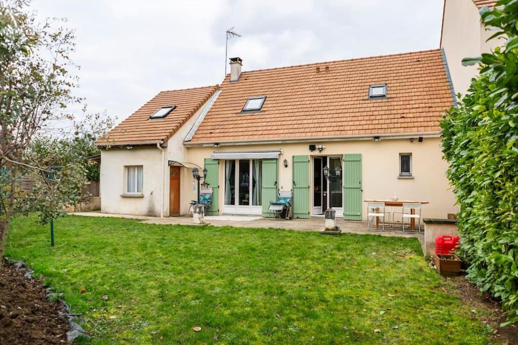 Maison Romantique Entre Deux Fleuves Chez L'Habitant Montereau-faut-Yonne Exterior foto
